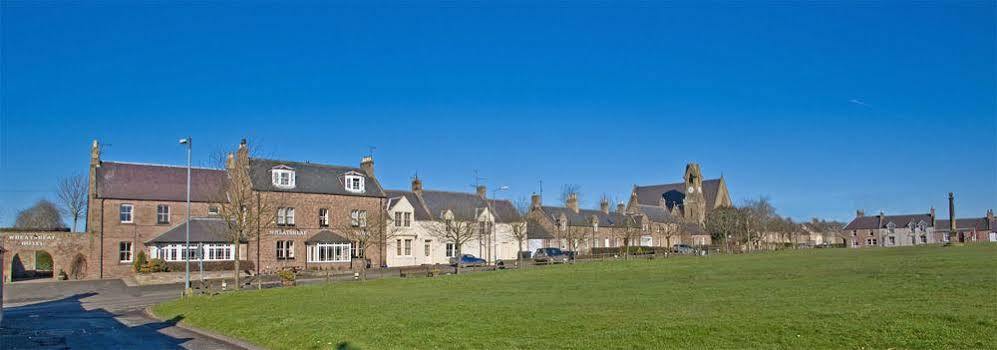 The Wheatsheaf Hotel And Restaurant Swinton  Exterior photo